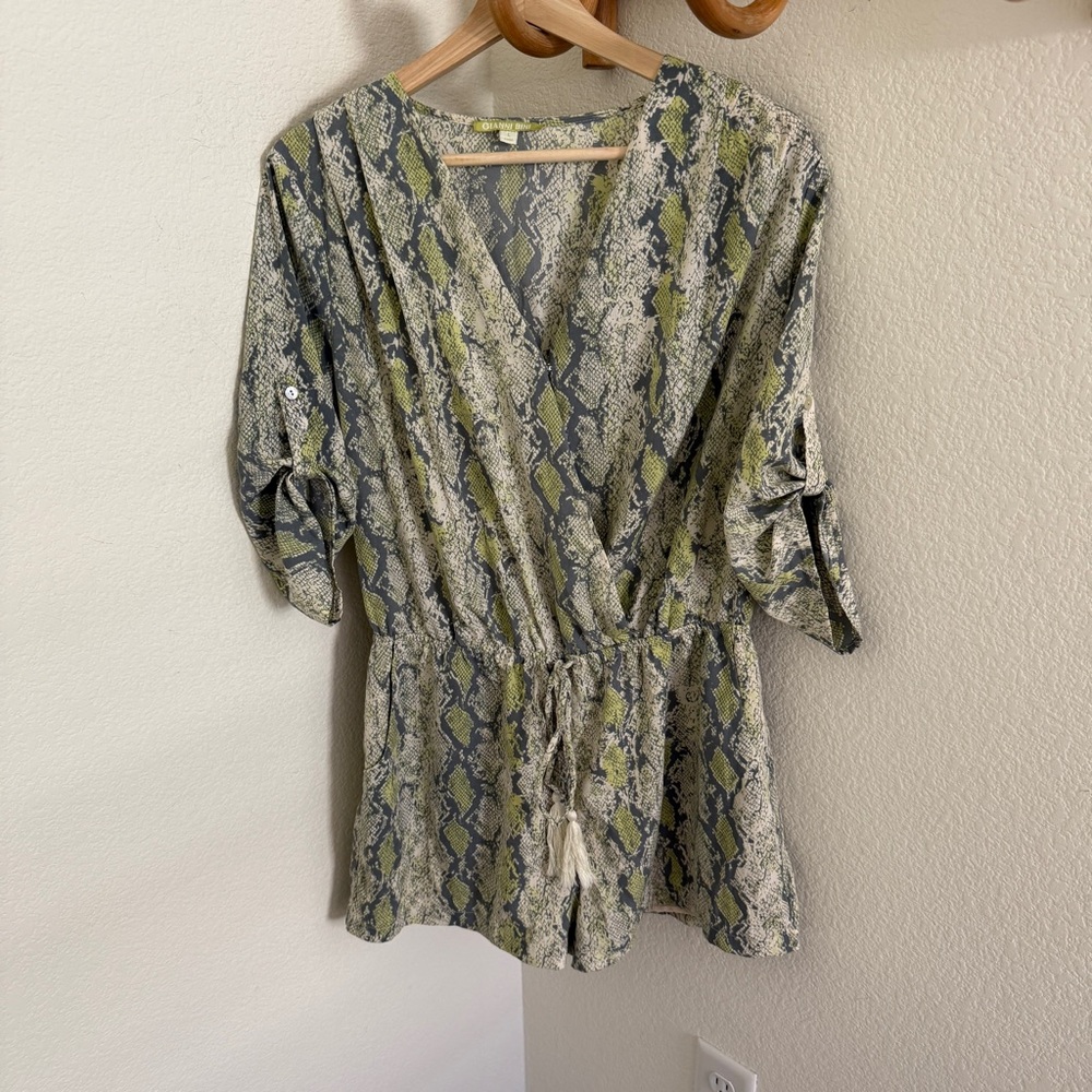 Gianni Bini green snake print drawstring waist roll tab sleeve romper size L